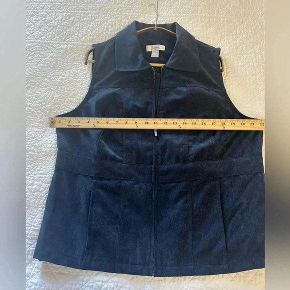 Fall 2025 Trend. CJ Banks Navy Microsuede Vest. Luxe Neutral. Layering. Suede. - Picture 4 of 6